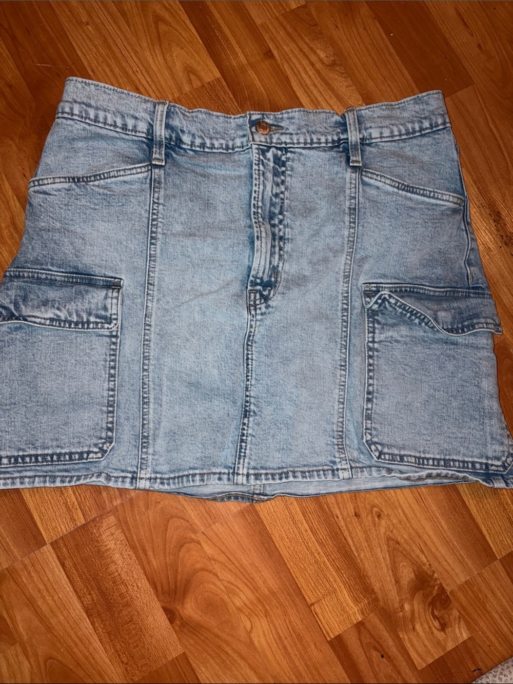 GAP Light Wash Denim Mini Skirt with Patch Pockets Size 12/31